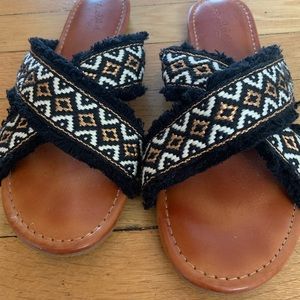 Universal thread sandals